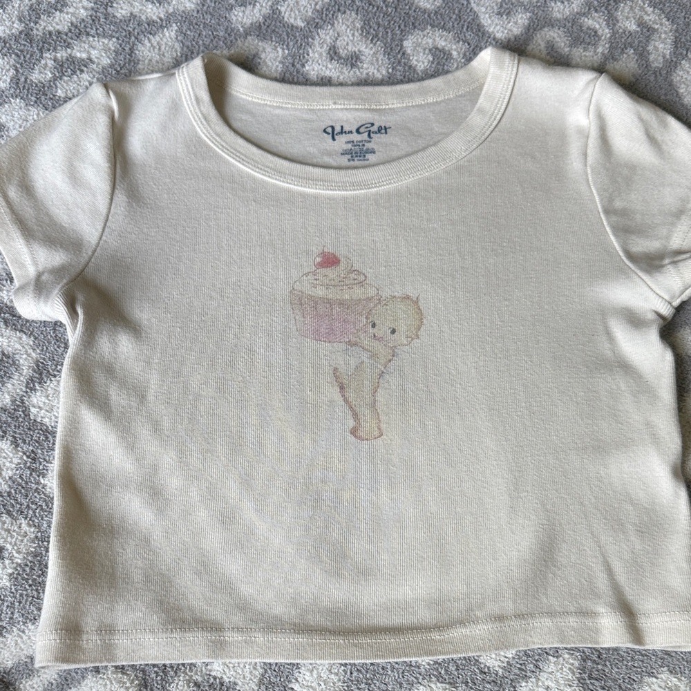 Brandy Melville Cream Tee with Cupcake Graphic